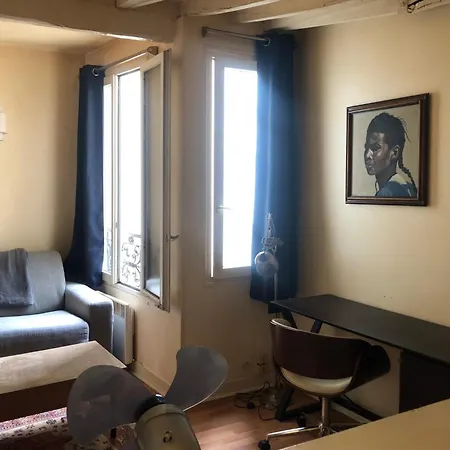 With Wifi In The Heart Of Montmartre * Parigi
